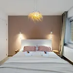 Raphaelle - Trendy 2 Bedroom Apartment In Ostend